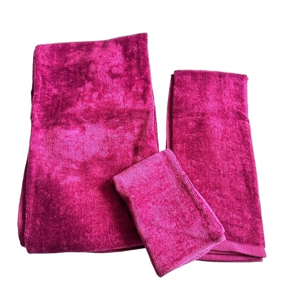 Christmas Embroidered Santa Towel Set Burgundy Towel Wash Cloth & Hand Towel - Picture 3 of 6